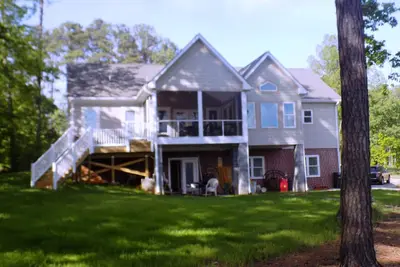 Image de Nouvelle maison au bord de l'eau! 5 chambres 4 bains-