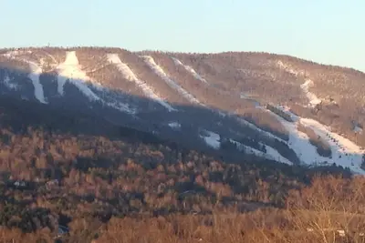 Image de Windham Mountain Ski House avec de superbes vues sur Windham et la vallée.