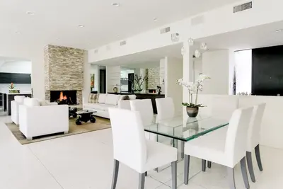 Image de Paradis contemporain d'Entertainer Oaks Chef-d'œuvre!