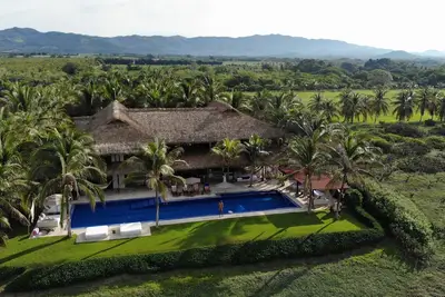 Image de Nouveau luxe Oceanfront Estate à Paradise 25m piscine privée. Meilleur emplacement