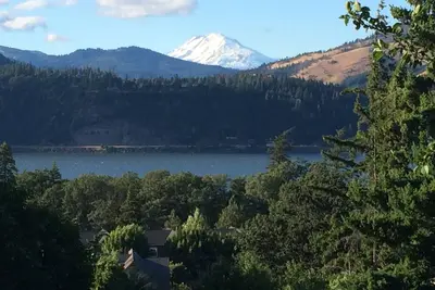 Image de Columbia Tree House - Downtown Hood River avec grande vue