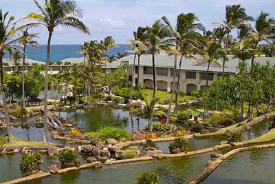 Image de Point at Poipu, complexe hôtelier en bord de mer proposant des villas de deux chambres entièrement équipées.