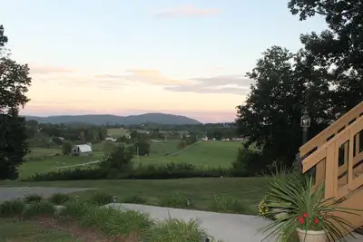 Image de Vt Football Vt et Radford Graduation Rental - Cadre paisible et privé