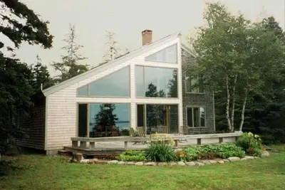 Image de Contemporain Shorefront Accueil sur Quiet Cove