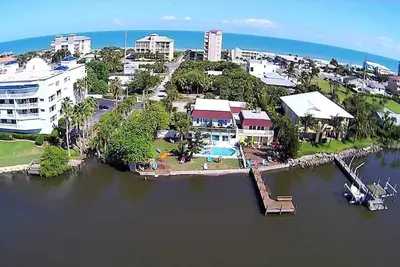 Image de Vivez comme au paradis directement sur la rivière Banana avec piscine à 150 m de la plage