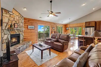 Image de 3br / 3. 5ba Authentique maison de montagne avec une vue énorme, bain à remous dans la suite principale, salle de détente et de jeux, garage attenant, près du ski!