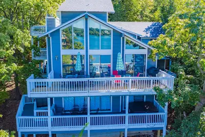 Image de 5 chambres Waterfront Home Hot Tub à Tan Tar A à côté de Margaritaville. 26 personnes