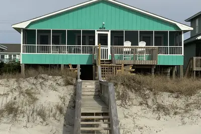 Image de Animaux acceptés 4 Br / 2 Ba Oceanfront In Topsail Beach Avec porche filtrée