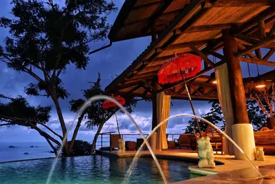 The Tree House, nouveau balinais contemporain, vue sur l'océan Pacifique Accueil