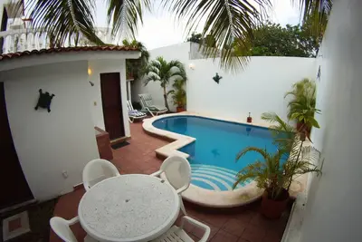 Image de Maison confortable de 3 chambres avec piscine privée avec A \/ C, wifi, à pied du centre-ville