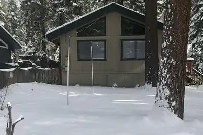 Image de À distance de marche du lac! Profitez d'une tranche de beauté de Tahoe et Kings Beach! ! !