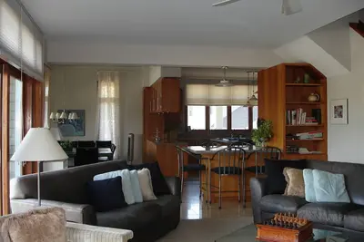 Image de Maison spacieuse de 6 chambres avec piscine chauffée