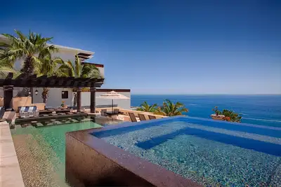 Image de Villa panoramique avec vue sur la mer, personnel sur place, services de ménage quotidiens et 7e nuit gratuite *!