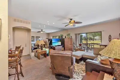 Image de Desert Princess Cc And Resort, On Golf Course, W / Mountain Views