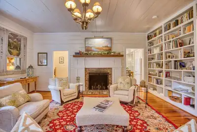 Image de Océan, golf, vélo, le tout dans un magnifique package historique.