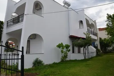 Image de Spacieuse maisonnette 2bd près de la plage de Monolithi