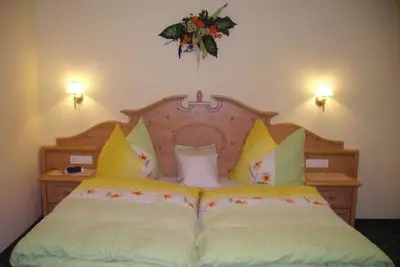 Image de Chambre partagée, douche, toilette - Sunnhäusl, bed and breakfast