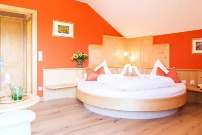 Image de Chambre double supérieure, douche, toilettes, balcon - Hotel Försterhof, lebe pur gmbh.