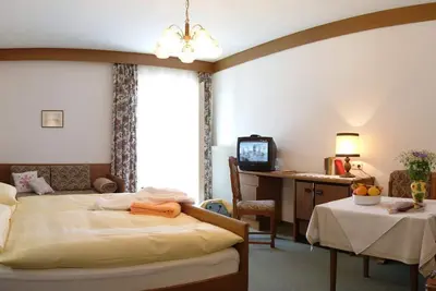 Image de Chambre triple avec douche ou bain Salle de bain, toilette - Friedrichsburg