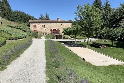 Image de Demeure en pierre de caractère dans un parc de 5Ha offrant  15 couchages et plus
