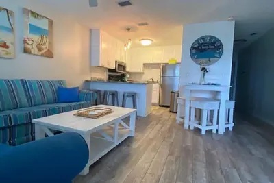Image de Condo de faible hauteur rénové avec une vue magnifique sur le golfe!