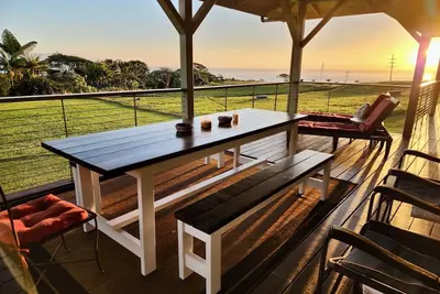 Image de Promotion Nouveau Bnb Hilo Orchard Farm avec rivière et animaux