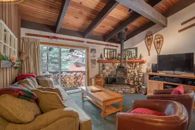 Image de Remodelé 2br / 2ba Condo-Walk to Canyon Lodge-Wifi Gratuit-Meilleur jacuzzi à Mammoth