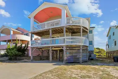 Image de 6 chambres à proximité de Jockey's Ridge, de la plage et de fruits de mer frais locaux