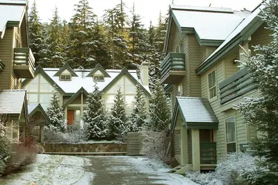 Image de Spa privé. Apportez votre chien! Spacieux Ski-in Townhome près de Lost Lake