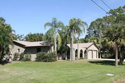 Image de Maison rénovée avec piscine chauffée privée