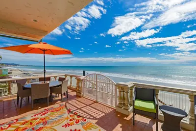 Image de Superbe Ocean Front Luxury Home avec plage privée - 12 personnes