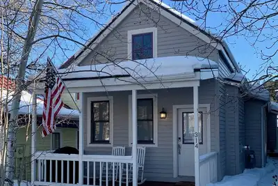 Image de Quartier historique de Breckenridge. Deux pâtés de maisons de la rue Main. Marchez pour skier.