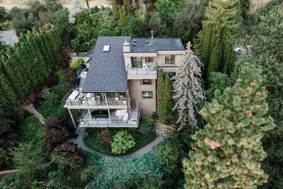Image de West Kelowna moderne Accueil Lakefront