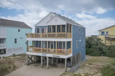 Image de 4 chambres à coucher seulement 65 mètres de l'accès direct à la plage