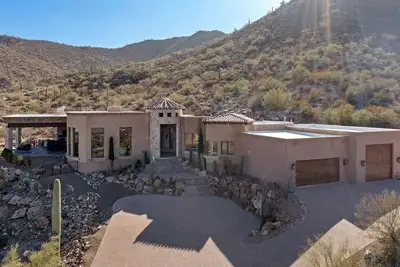 Image de Villa de luxe avec piscine à débordement chauffée et spa à proximité du club de golf de Starr Pass