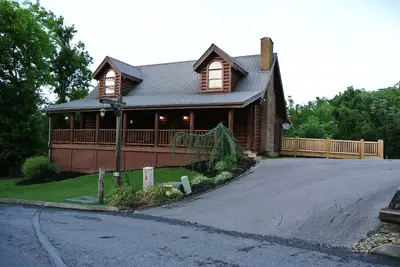 Image de Eagle's Landing: cabine de luxe récemment rénovée au cœur de Pigeon Forge