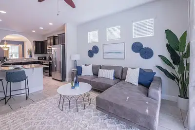 Image de Luxe sur un budget limité - Solterra Resort - Belle villa relaxante avec 5 lits et 4 bains - 7 Miles To Disney