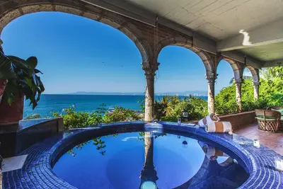 Casa Tres Vidas - Beachfront Villa on Playa Conchas Chinas