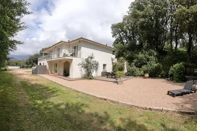 Image de Lecci : Rez de maison avec jardin