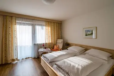 Chambre double confortable / douche, toilettes et balcon - Weinschreiber, Apart & Pension ***