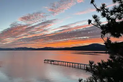 Image de Vacances Maison Lake Front Town Dates Disp. Maintenant; Directement sur la plage privée! !