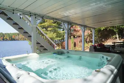 Image de Lakefront Lookout - bain à remous, bar / salle de jeux, grand lac et quai pour bateaux