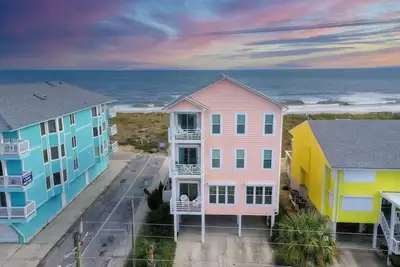 Image de Maison 6 Br / 5 Ba Oceanfront - nouveau sur le marché locatif / prix de lancement bas
