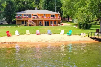 Image de Amazing House Private Beach & Dock, salle de jeux, pas de réveil, à côté du capitaine Rons
