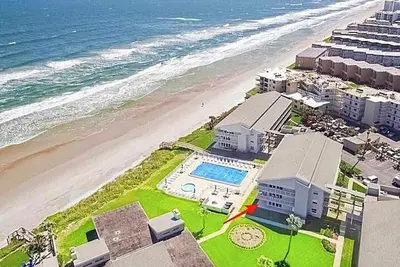 Image de Superbe condo au rez-de-chaussée récemment rénové (2018), directement sur l'océan et la piscine! ! !