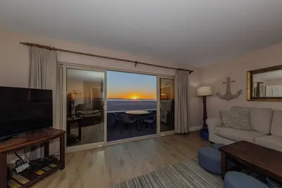 Image de Vues Incroyables De Cet Accueil Oceanfront -à quelques pâtés de maisons au nord de la jetée Nb 318001