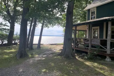 Image de Isolé sur le lac Champlain Accueil 1200 'de façade