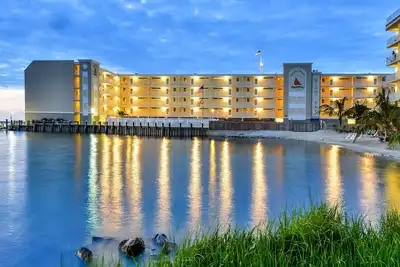 Image de 2 Br 2 Ba King Master Suites situées à proximité du Palais des Congrès et des Seacrets