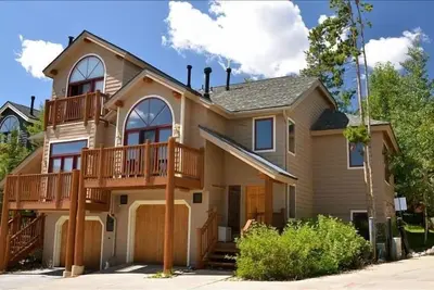 Image de Elk Ridge Lodge / Fermer la marche jusqu'à la remontée des flocons de neige