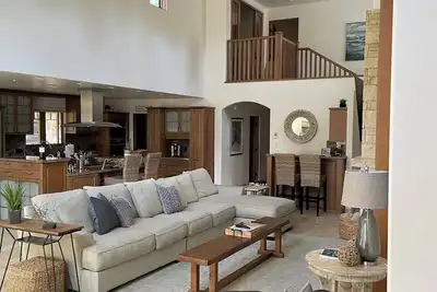 Image de Maison spacieuse au Carmel; 15 minutes à pied de la ville